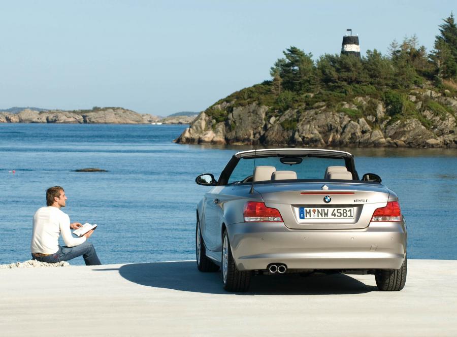  BMW 1-Series Convertible 2011 года  (фото 19 из 69)